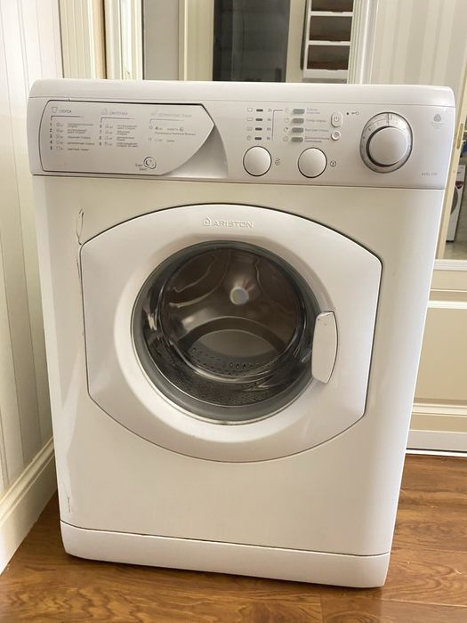Стиральная машина Ariston AVSL109