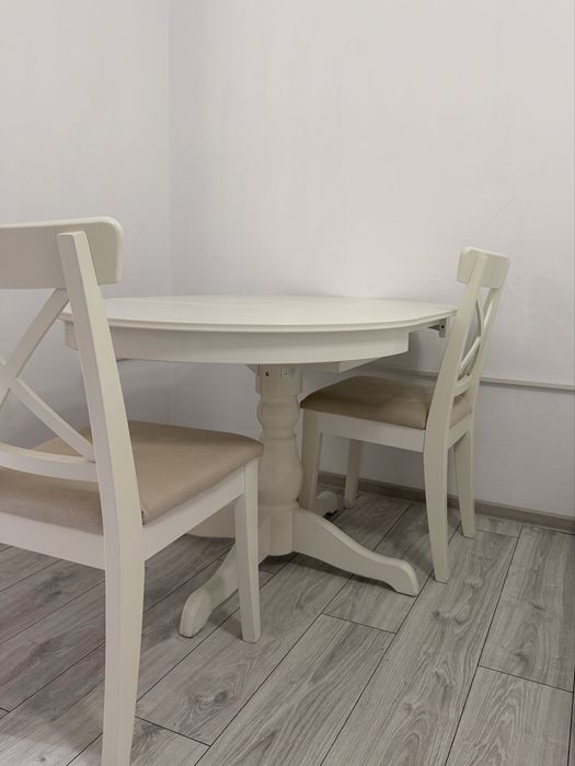 Masa Ikea extensibila + 2 scaune tapițate