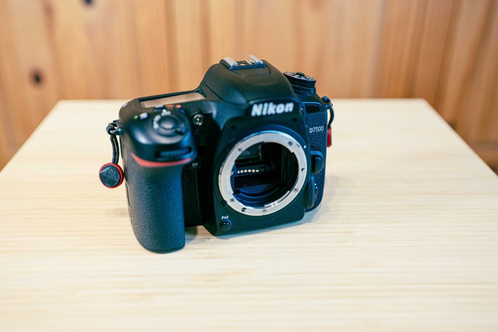 Aparat foto DSLR Nikon D7500