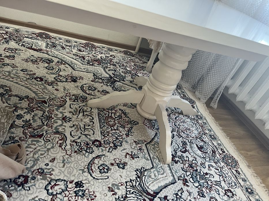 Стол для гостей до 4 метров тянется