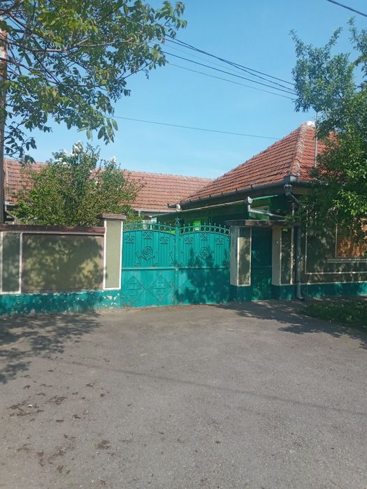 Casă cu 4 camere de vânzare in Ioșia