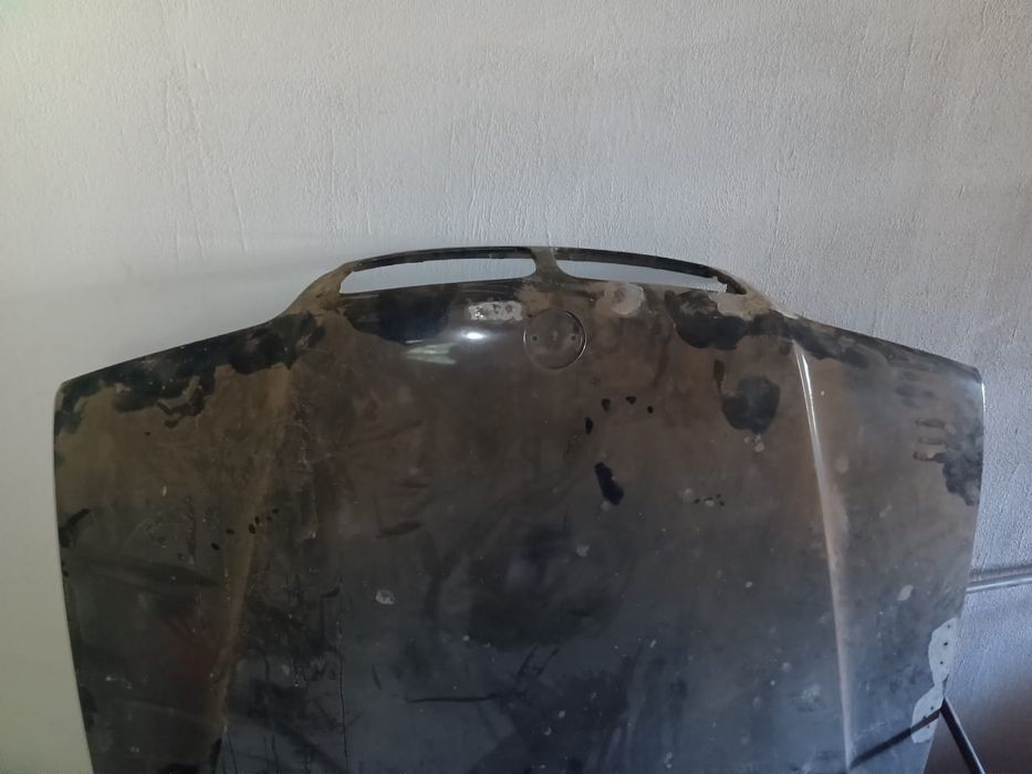 Продам капот на БМВ Е38