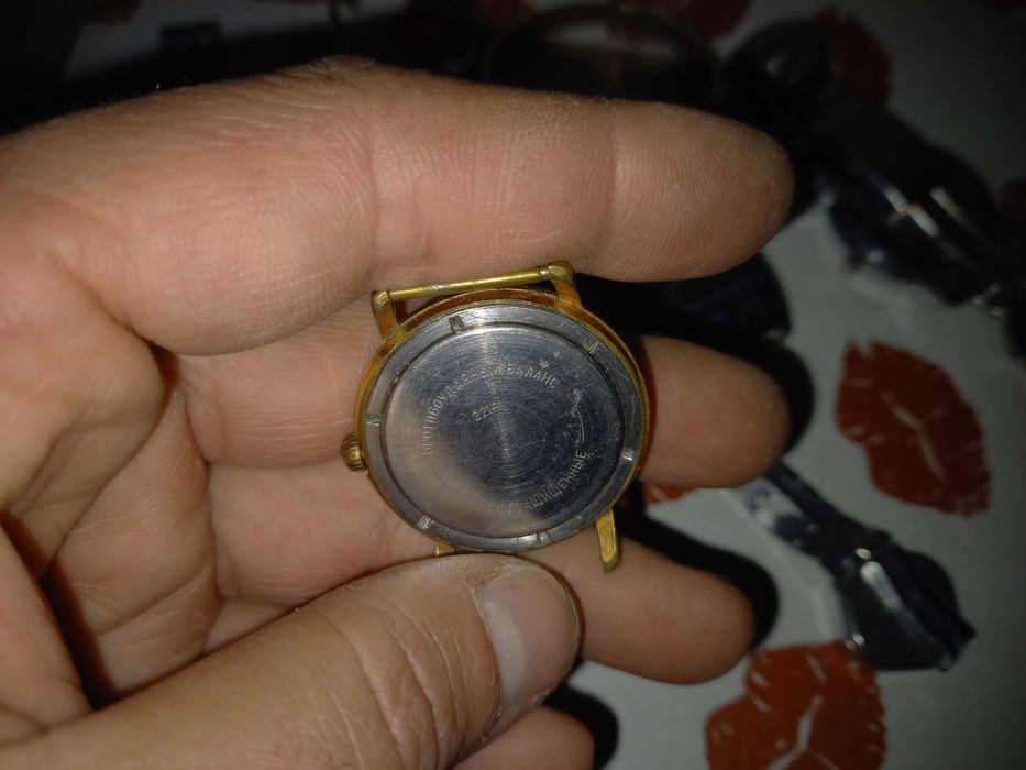 Стари модели часовници Восток плюс други обща цена