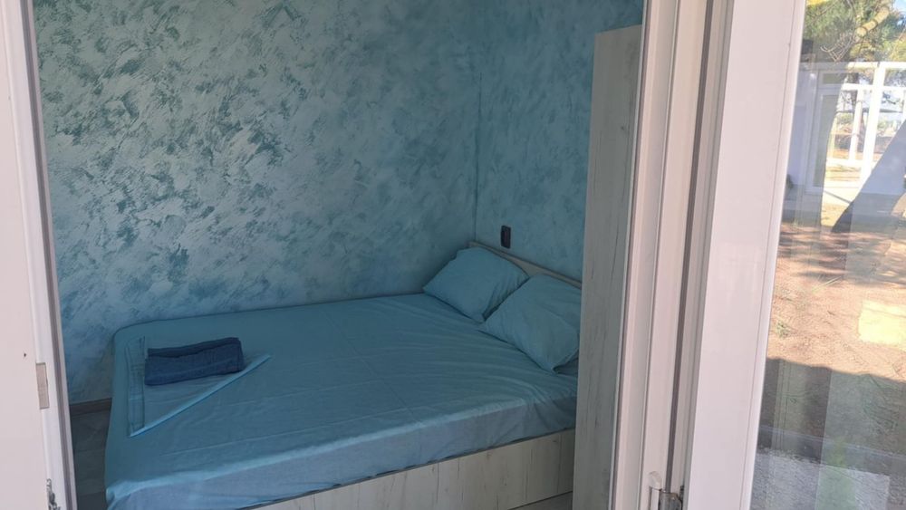 Гърция море Мандра къмпинг натура. На плажа първа линия