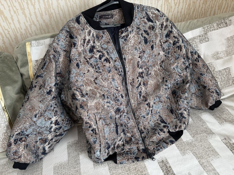 Казахсктанский дизайнерский бомбер