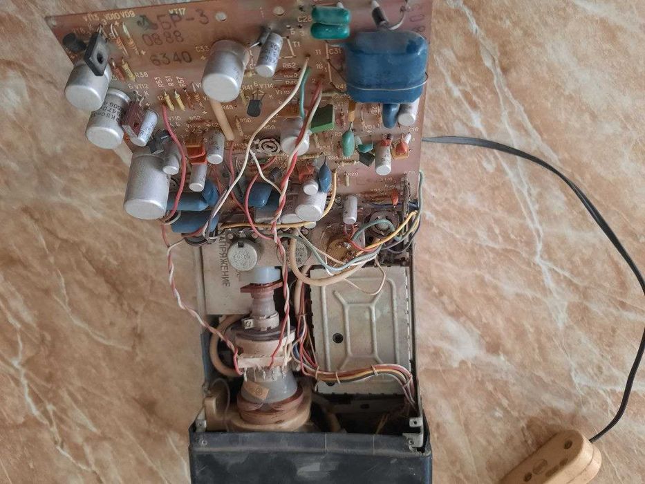 Телевизор ручной сотилади