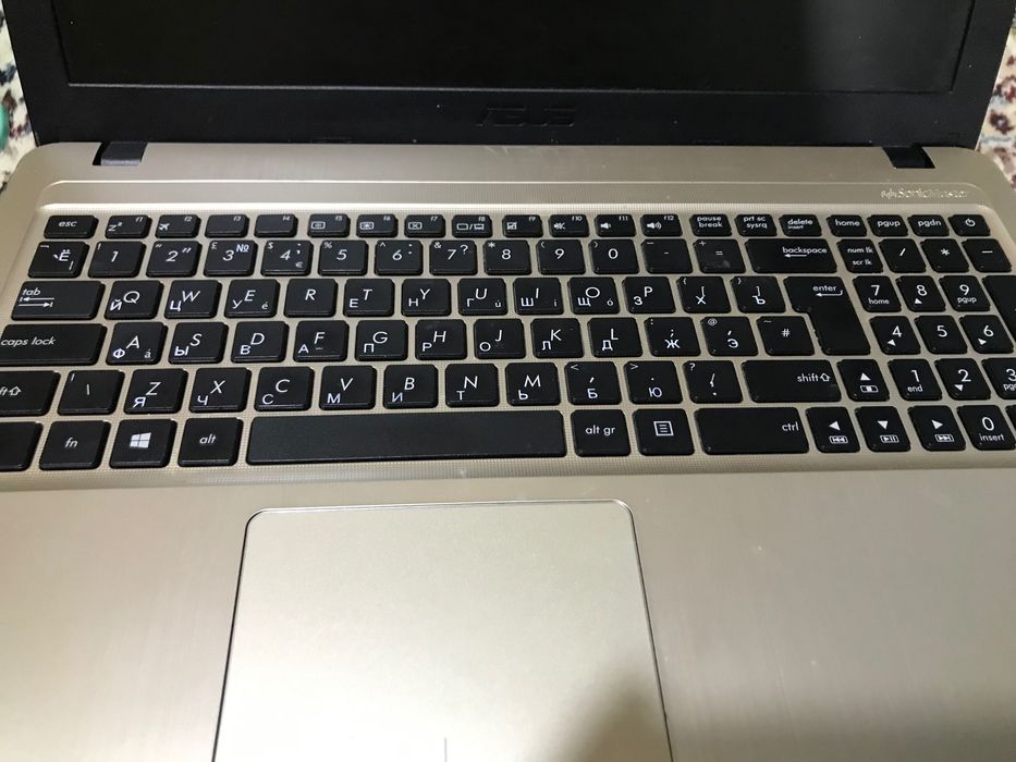 Noutbook Asus ko’p ishlatilmagan