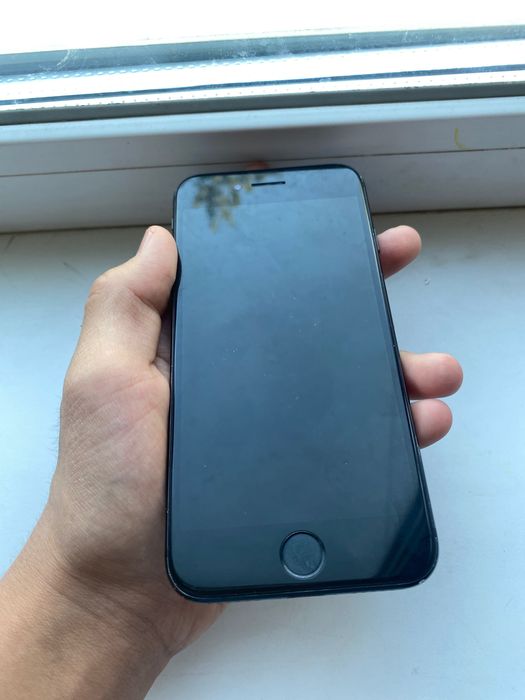 Продам iPhone 7 айфон