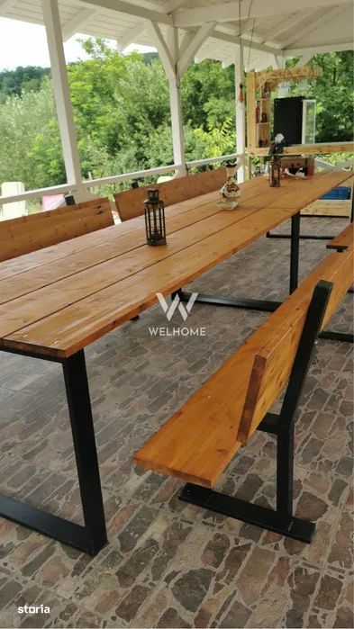 Teren cu cabane A-Frame și priveliște către Munții Făgăraș