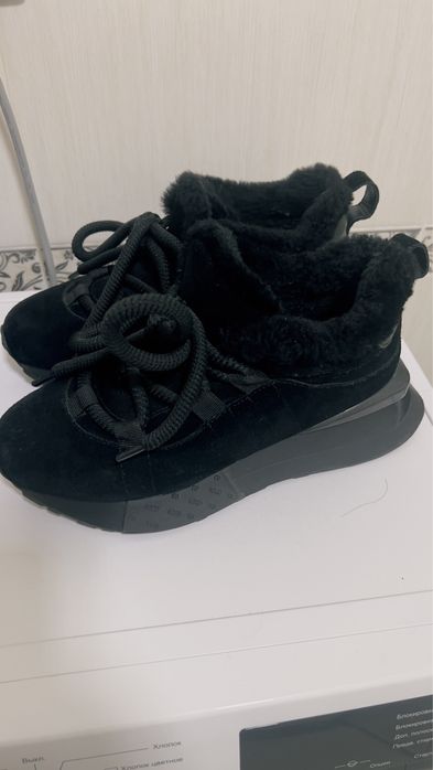 Кроссовки зимние