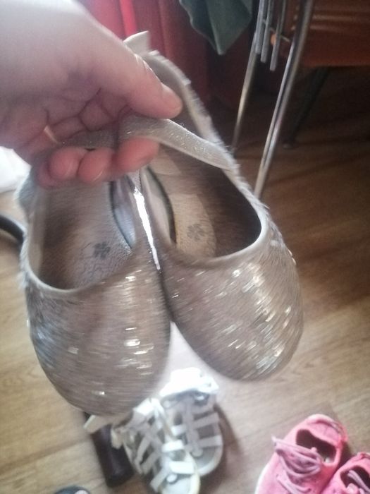 Обувь для девочки за всё 1000тг