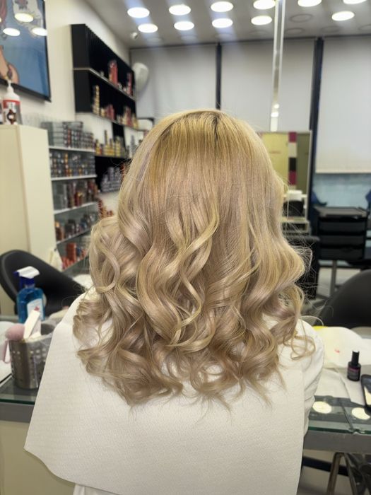 Hairstylist Profesionist la Tine Acasa-Tuns ,Vopsit ,Suvite Balayage