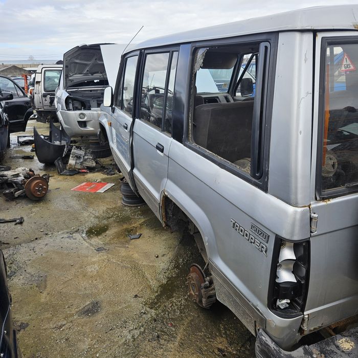 Исузо Тропер 2.6 на части
