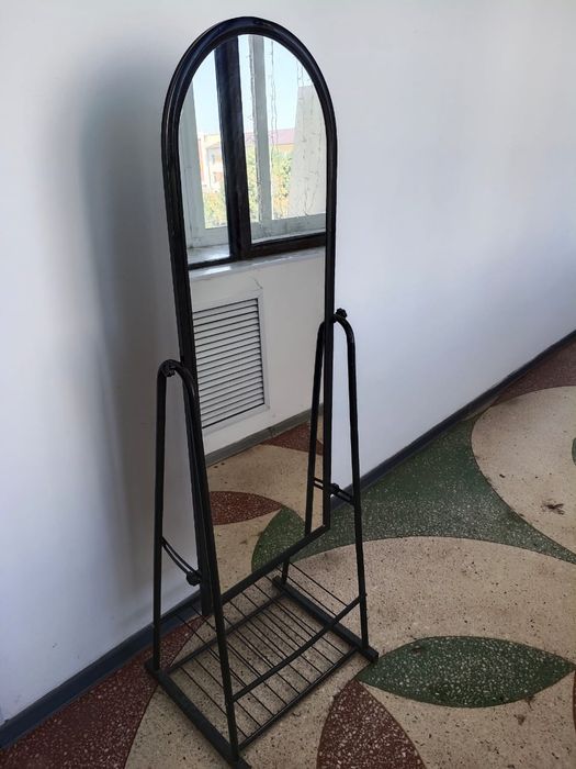 Напольное зеркало