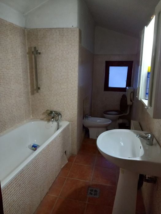 Ofer  spre inchiriere 3 camere ap. la casa