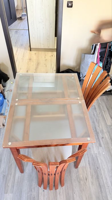 Разтегателна маса със 4 стола