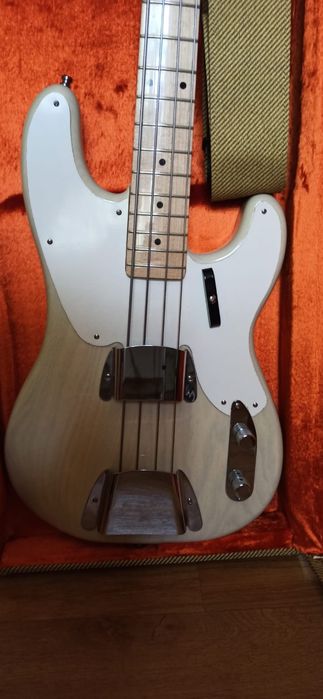 Бас-гитара Fender