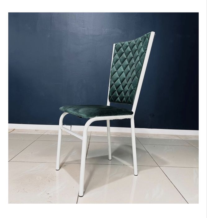 Продам кушетку, столы и стулья