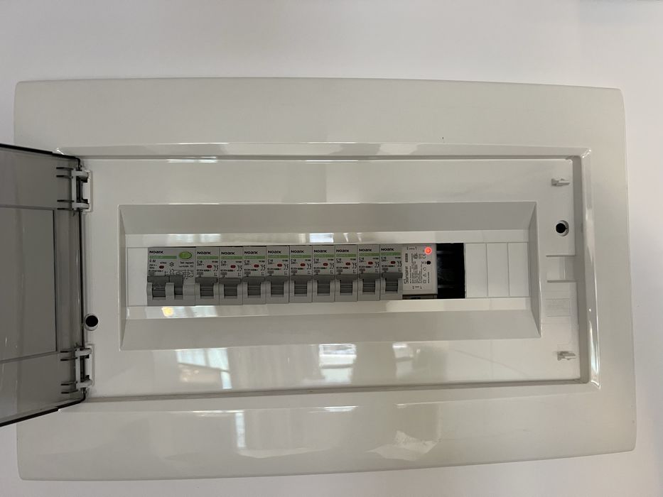 Electrician Constanța – Montaj tablouri, prize, instalații complete