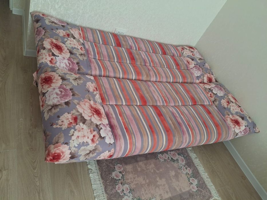 Диван в хорошем состояний