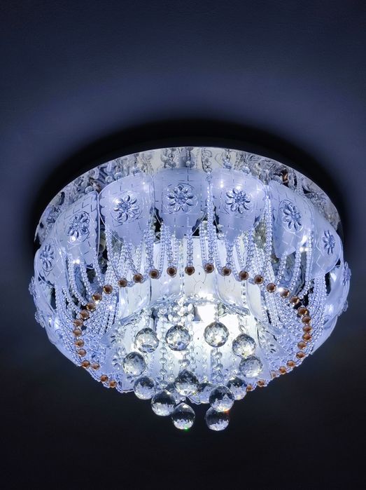 Продается б/у люстра