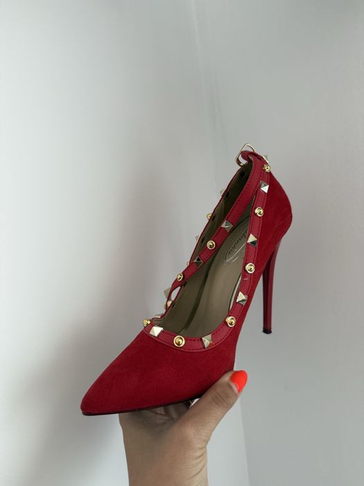 Pantofi stiletto