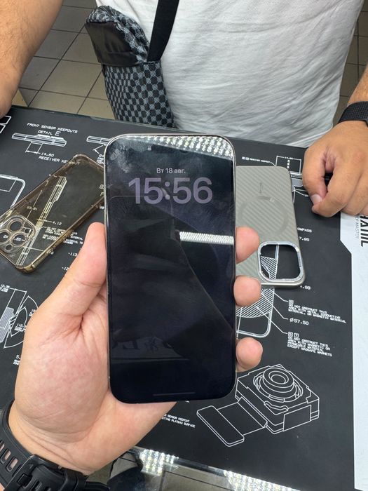 Iphone 15pro с коробкой 256гб