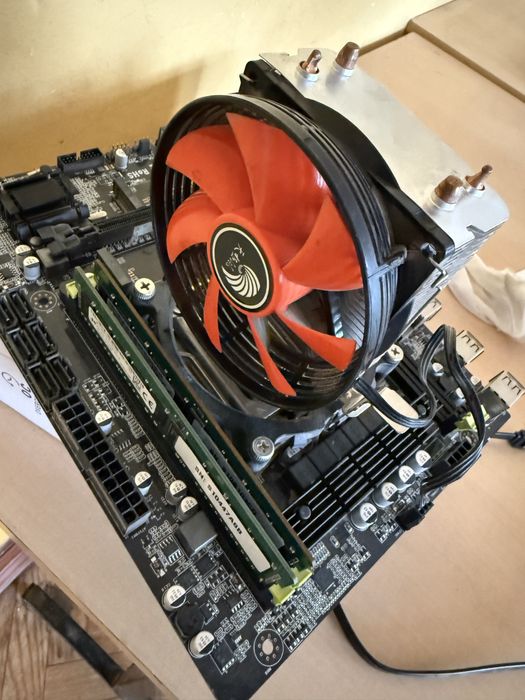 Kompyuter qurilmalari Intel(R) Xeon(R) CPU-E5