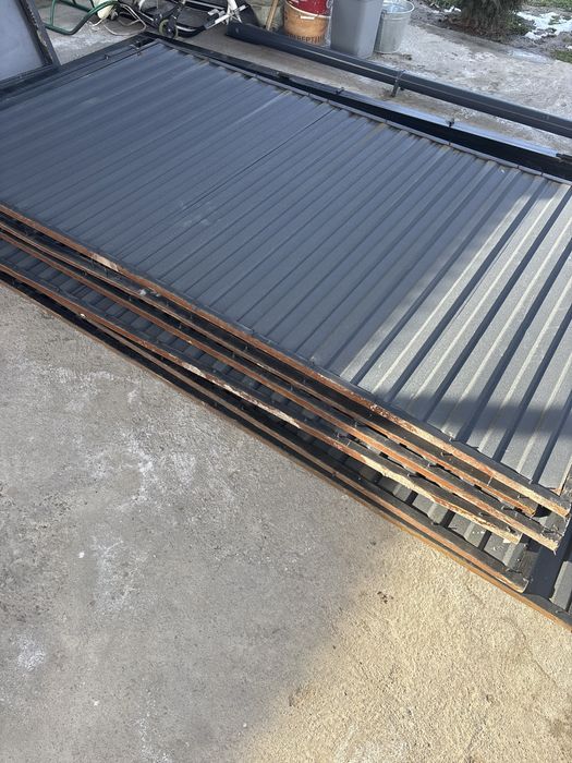 Забор, железные перегородки