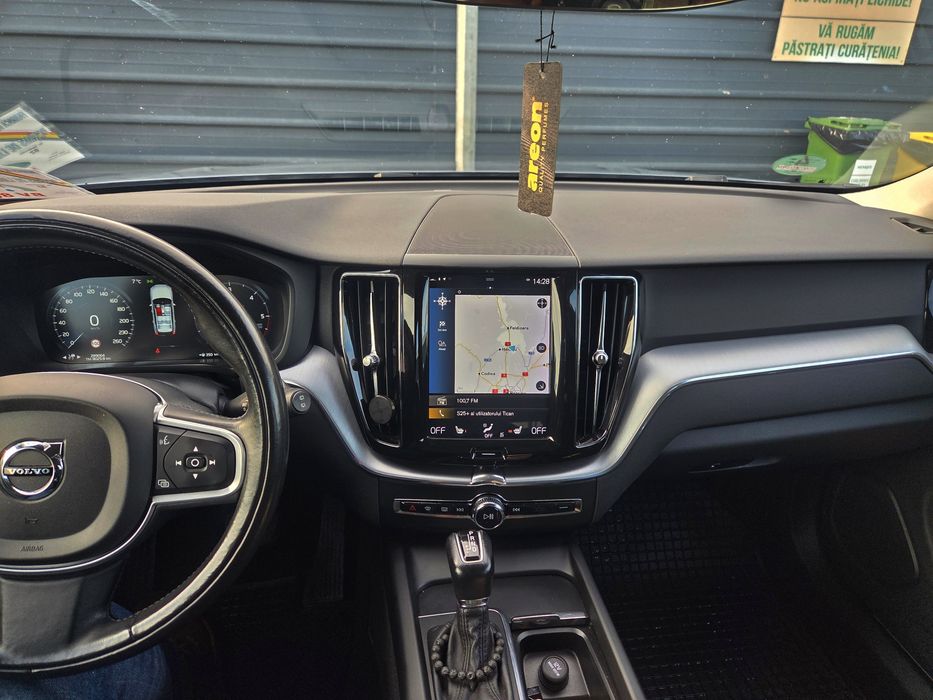 Volvo XC60 Momentum întreținut