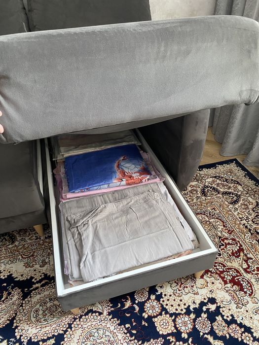 Диван в отличном состояний