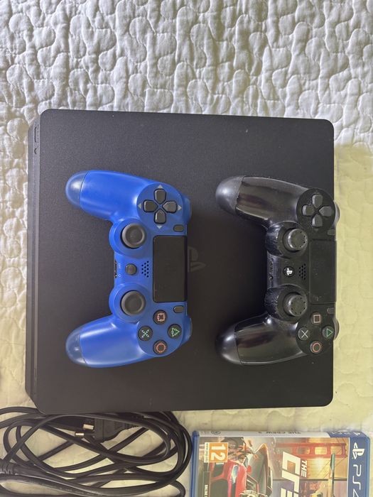 Vand sau schimb ps4 cu 2 manete si 5 jocuri