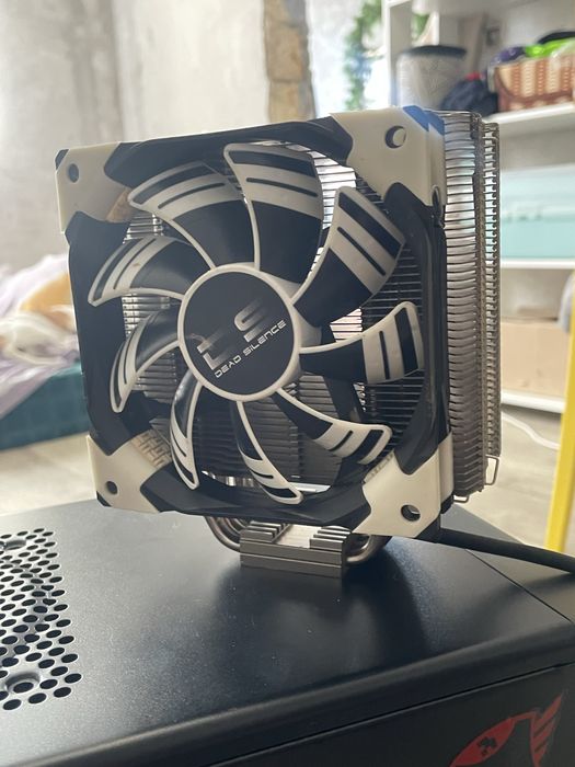 Кулер для процессора DeepCool // Кулер для корпуса Huntkey