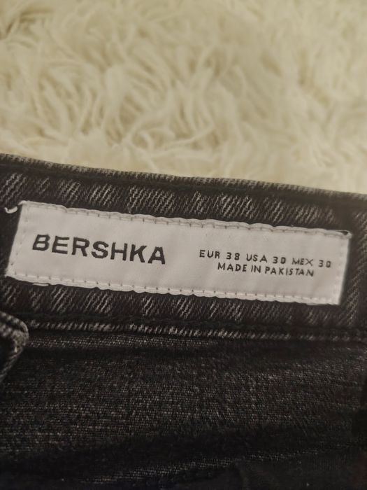 Blugi flared bershka