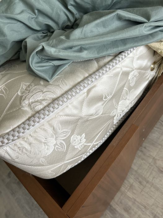 Кровать двухспальная