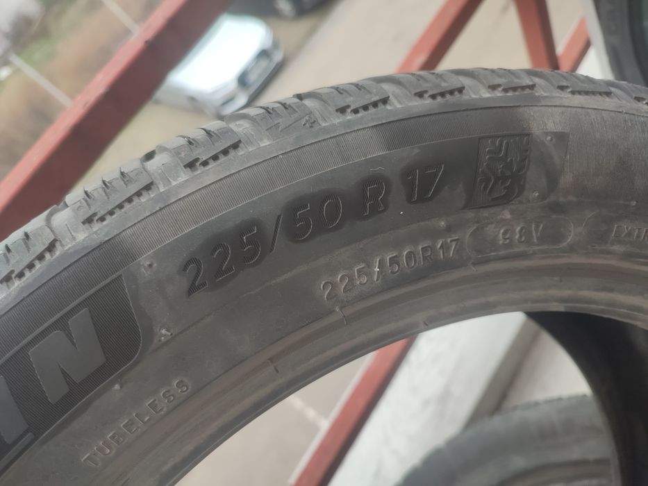 Vând un set de patru cauciucuri de iarnă