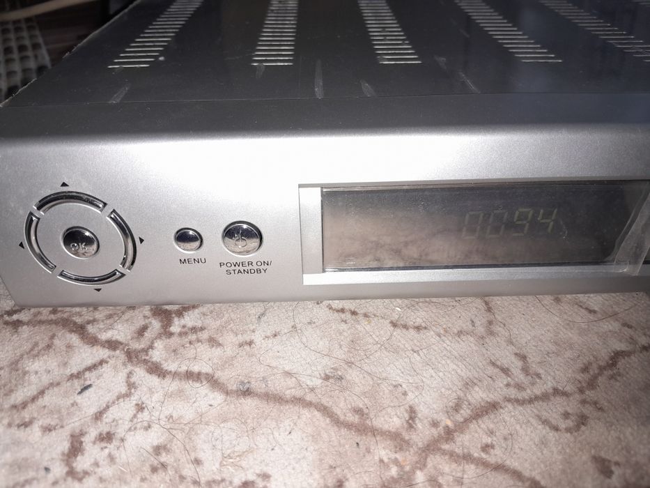 Сателитен приемник и булсатком пълен комплект. Работещи.