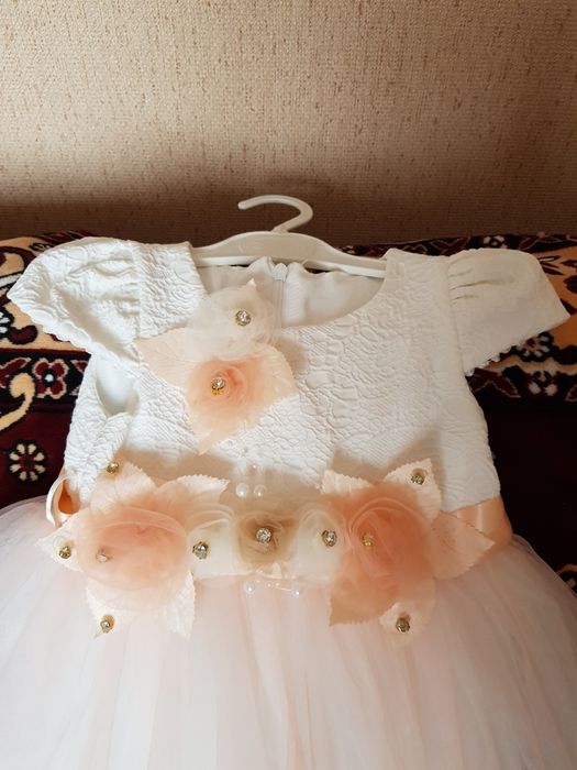 Платье нарядное .