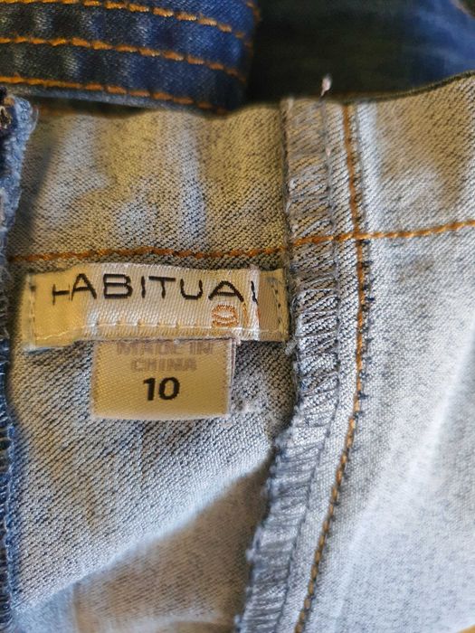 Salopeta de blugi intreaga cu bretelele model trapez varsta 9-10 ani