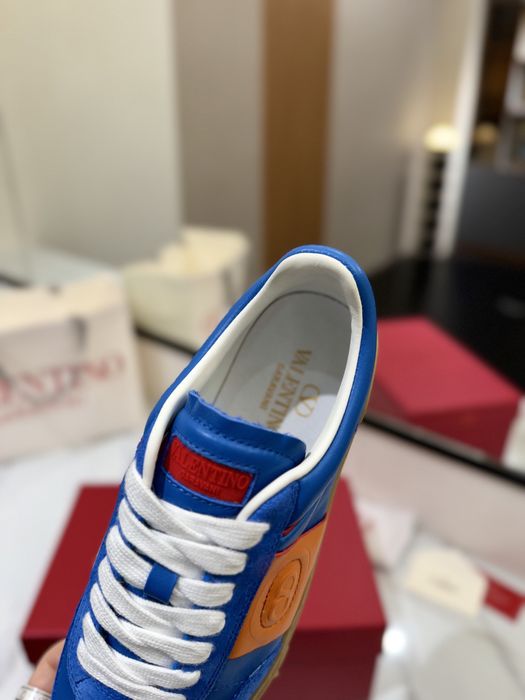 Adidasi Valentino