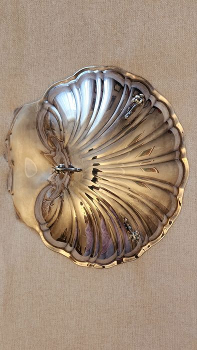 Старинное посеребрённое блюдо