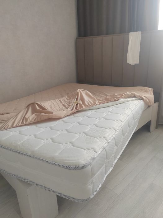 Продам кровать с матрасом