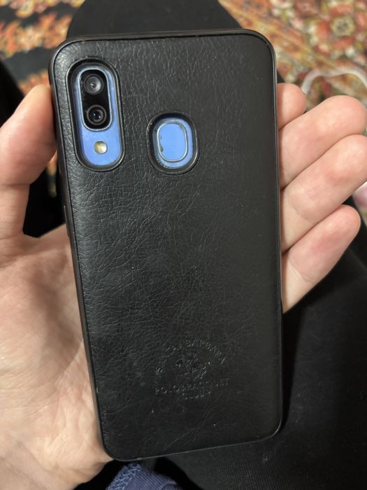 Samsung A40 в отличном состояний