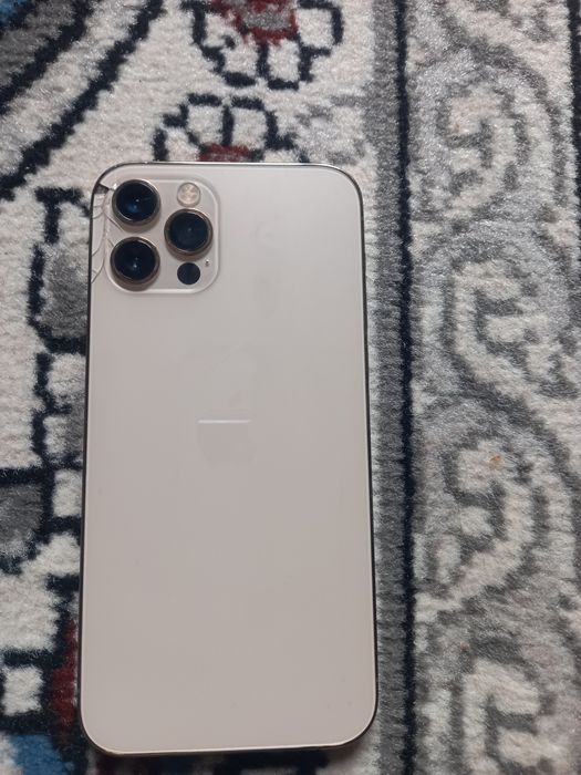Iphone 12 pro  alo darajada qrilgan joyi yoq