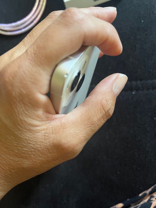 Телефон iPhone 13