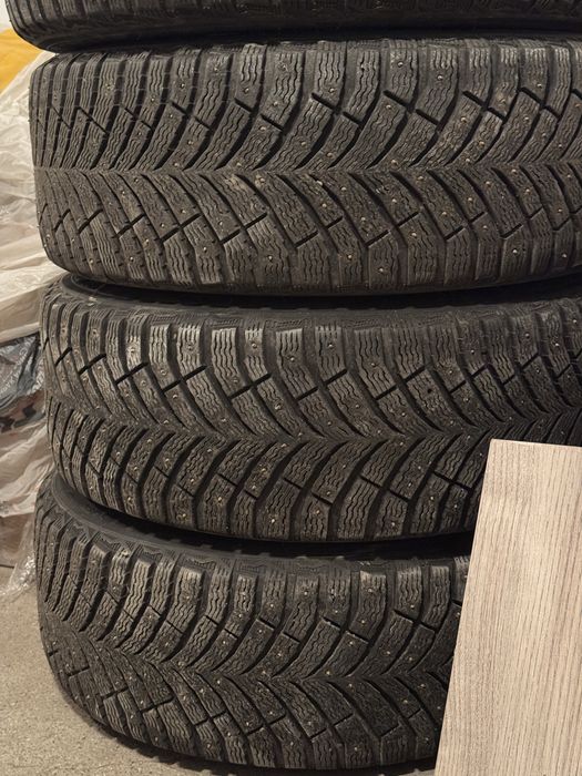 Michelin X-Ice North 4 235/45R18