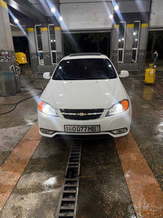 Sotiladi Jentra 2014 yil, oq rang, 3-pozitsiya.