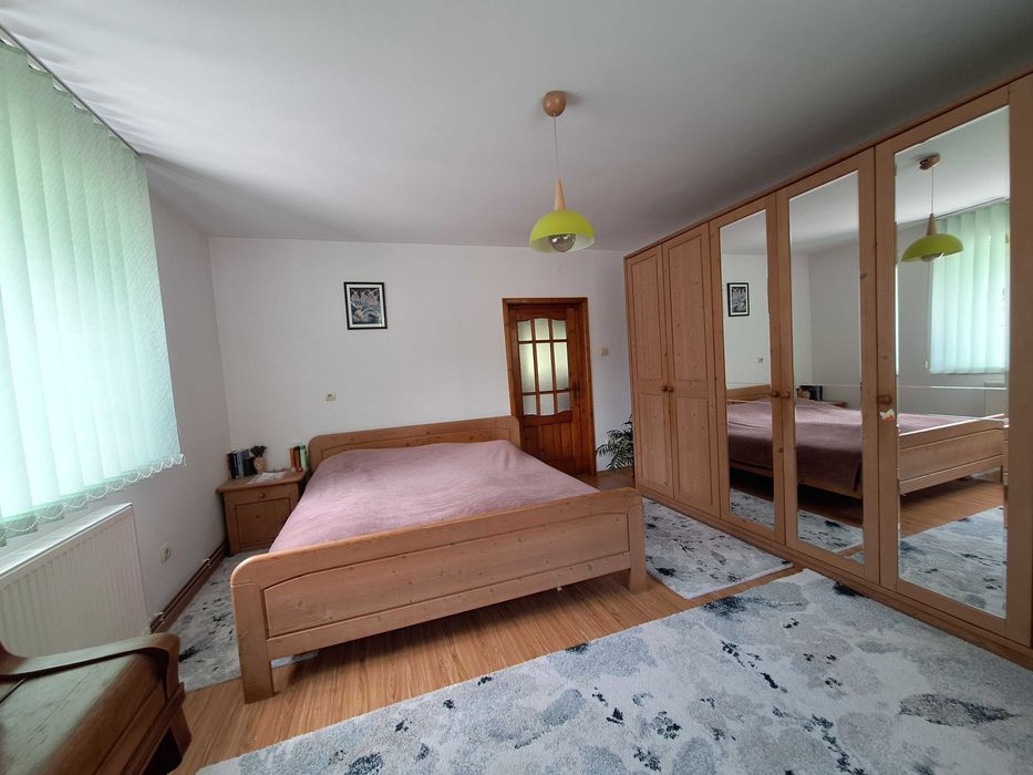 Casă individuală cu 70 mp utili, pivniță de 20 mp și teren intravilan generos de 31 ari - în Dej