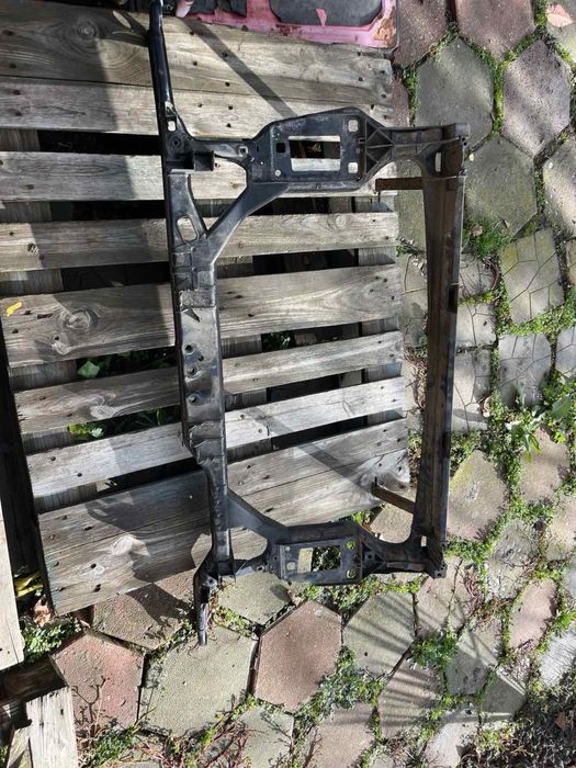 Задна рамка за радиатор на ауди а4 2010