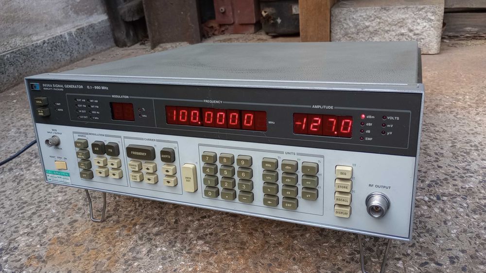 Сигнал / Честотен професионален генератор HP 8656A. АМ/ЧМ до 990Mhz.